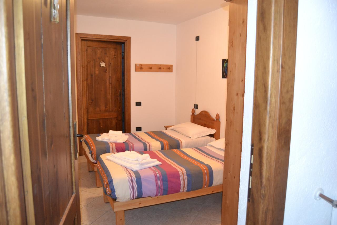 Rifugio Escursionistico La Rua' Hostel Macra ภายนอก รูปภาพ